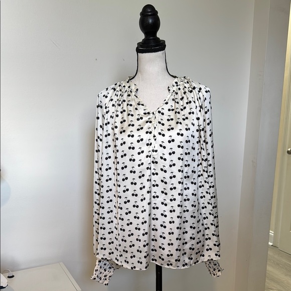 On 34th Printed Pleated Smocked-Cuff Black Cherry‎ Retro Print Blouse SZ Medium - Picture 3 of 7